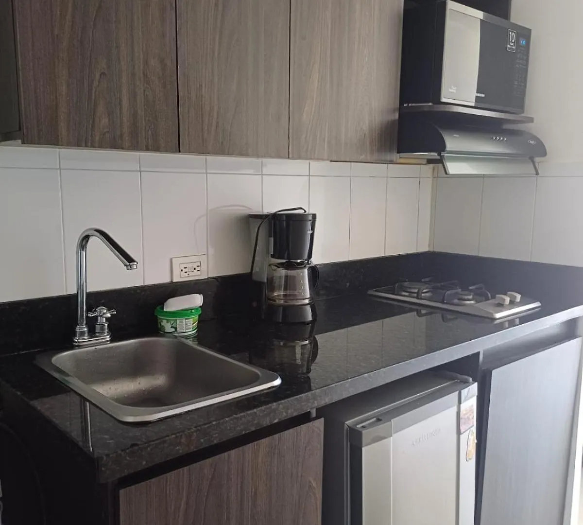 Apartamento Confortable Apartaestudio En Belen Medellin Cerca A Cc Los Molinos Colômbia